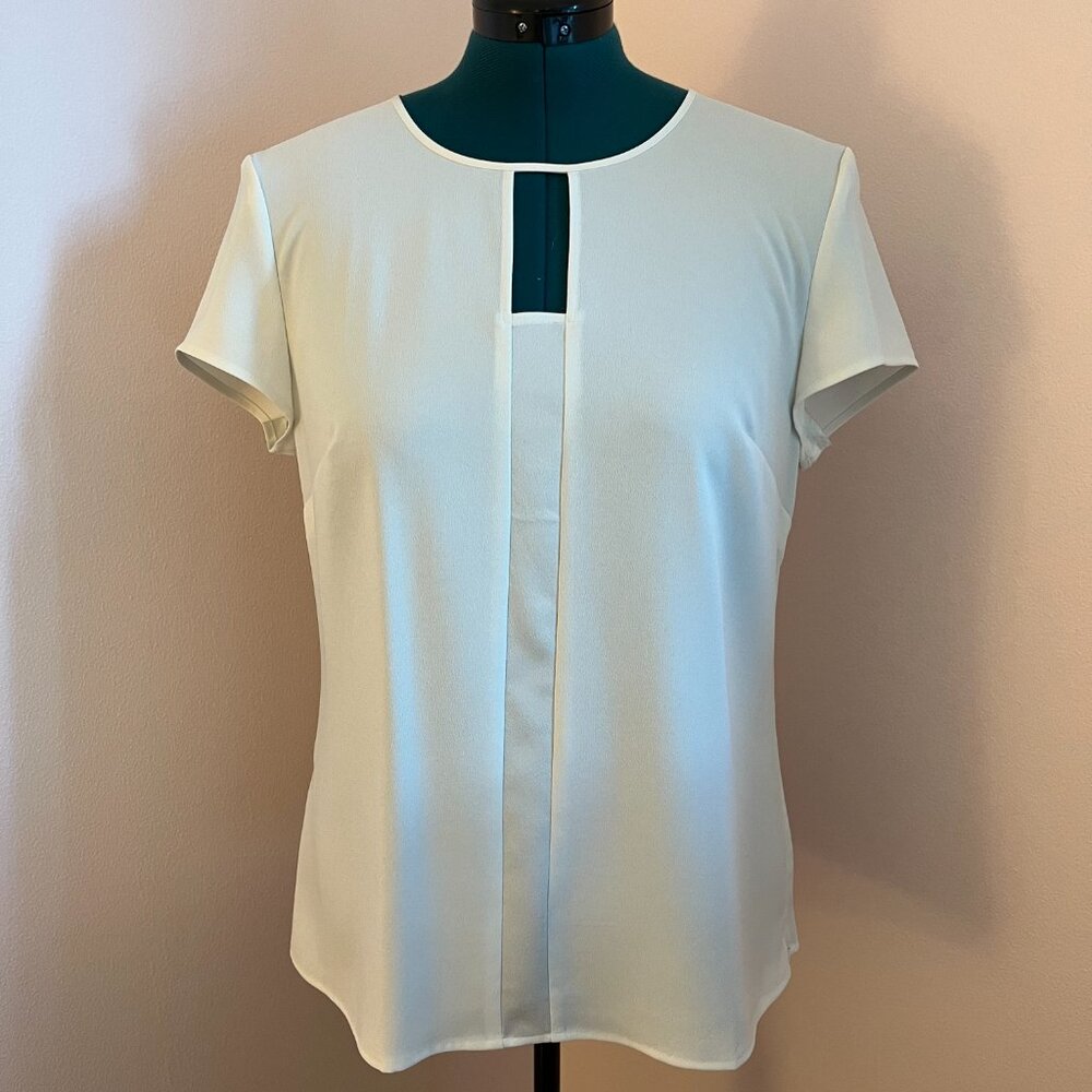 NWOT Ann Taylor Cream Crepe Shortsleeve Blouse